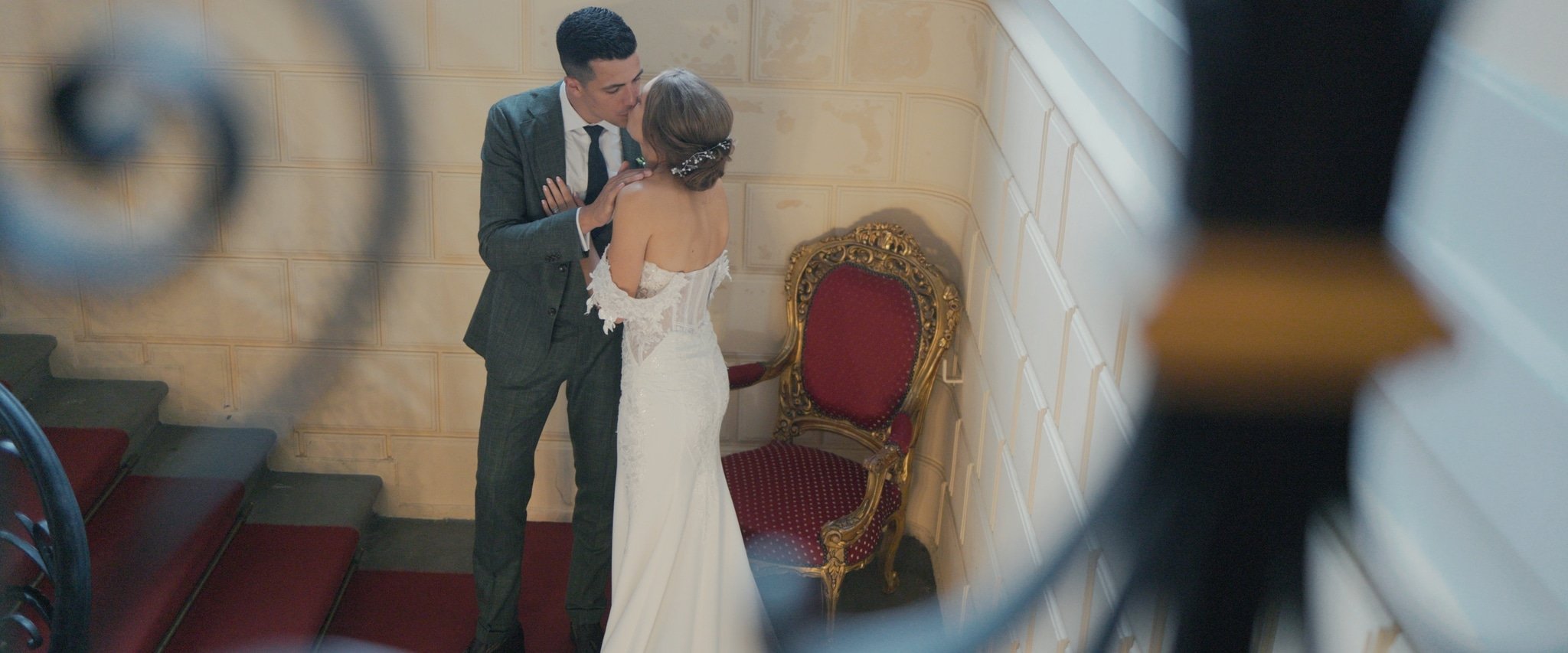 Vidéaste de mariage au Château de Pourtalès – Moment volé lors de la séance de couple