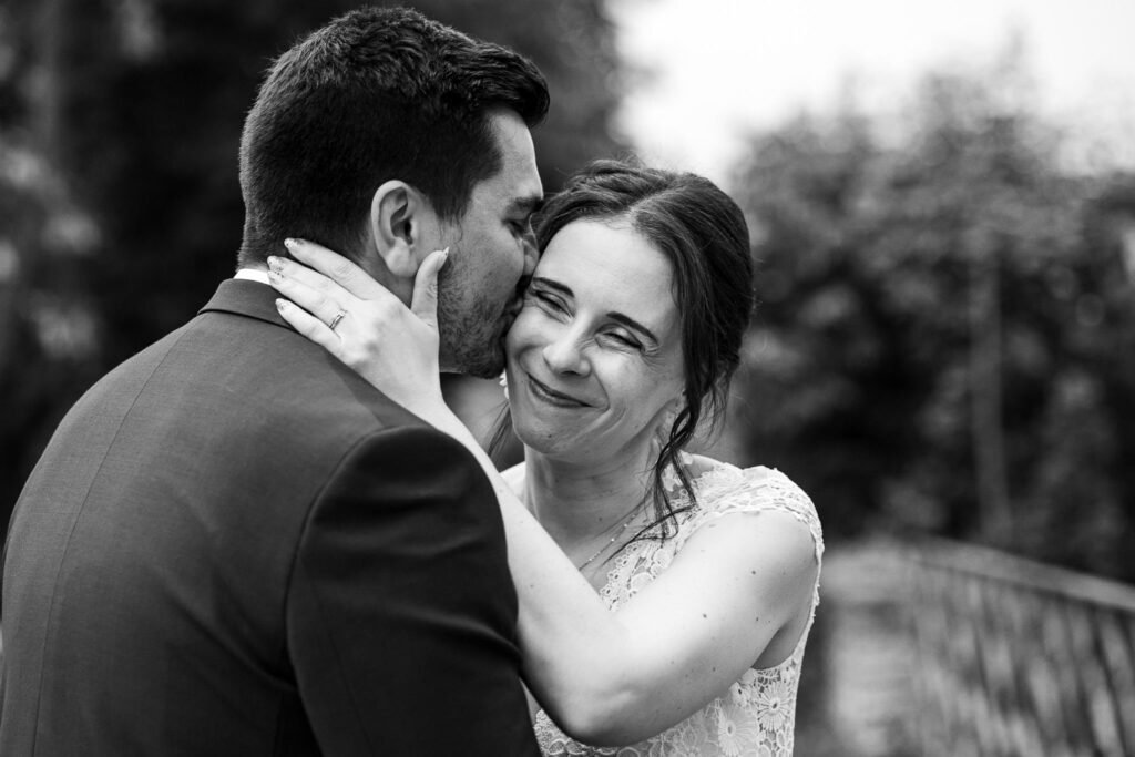 photo de couple en mariage à l'eco musée d'alsace par Once Upon a Day duo photo et video de mariage en Alsace