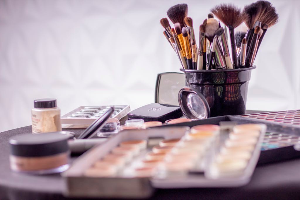 Detail des palettes de maquillage par Once Upon a Day duo photo et video de mariage en Alsace