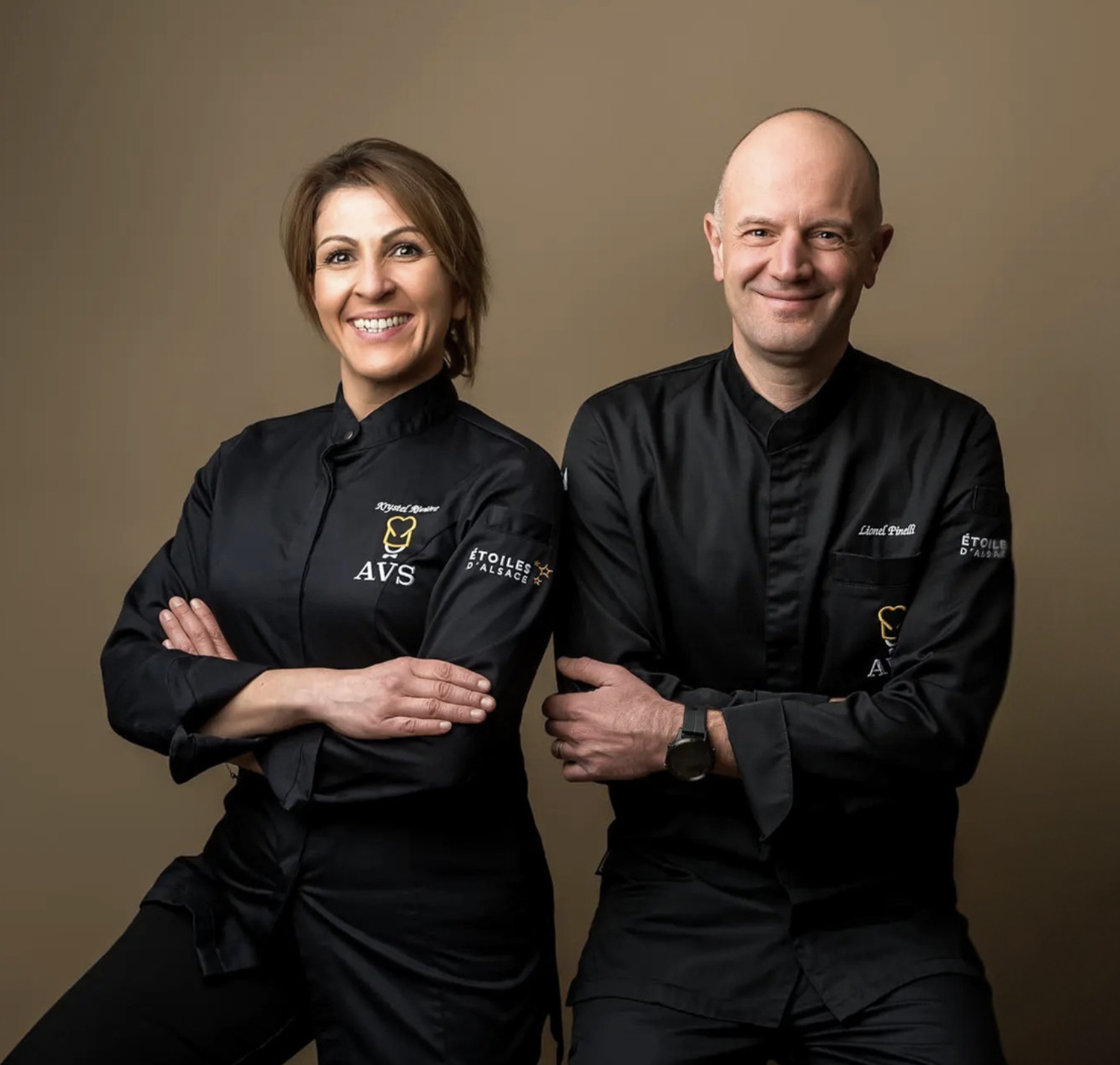 AVS Traiteur Engagé présentant un menu raffiné pour mariage hivernal en Alsace, ambiance chaleureuse et gastronomique.