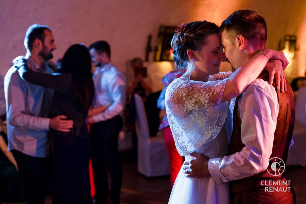 Danse romantique en mairage par Once Upon a Day duo photo et video de mariage en Alsace