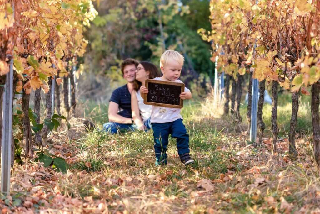 Seance photo Save the Date en Automne par Once Upon a Day duo photo et video de mariage en Alsace