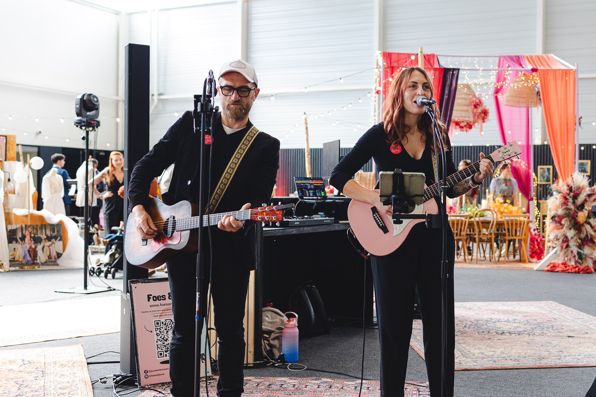 Does et June, duo de musicien au salon WIld in love par Once Upon a Day duo photo et video de mariage en Alsace